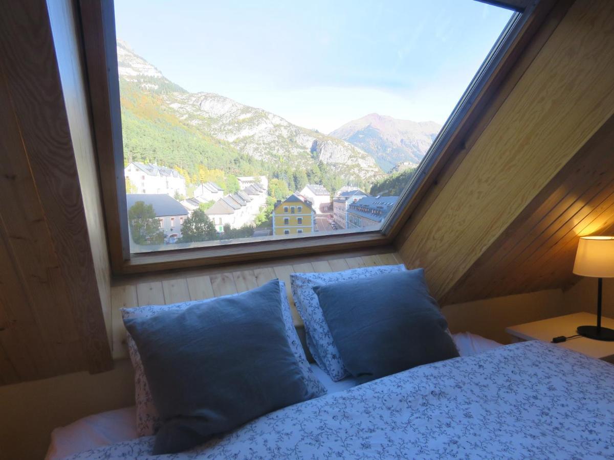 Ático Dúplex reformado con vistas a la montaña Canfranc Exterior foto